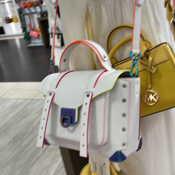 MICHAEL KORS
Manhattan Medium Contrast-Trim Leather Satchel
35H1TNCS8L
Optic Wht - Picture 8 of 16